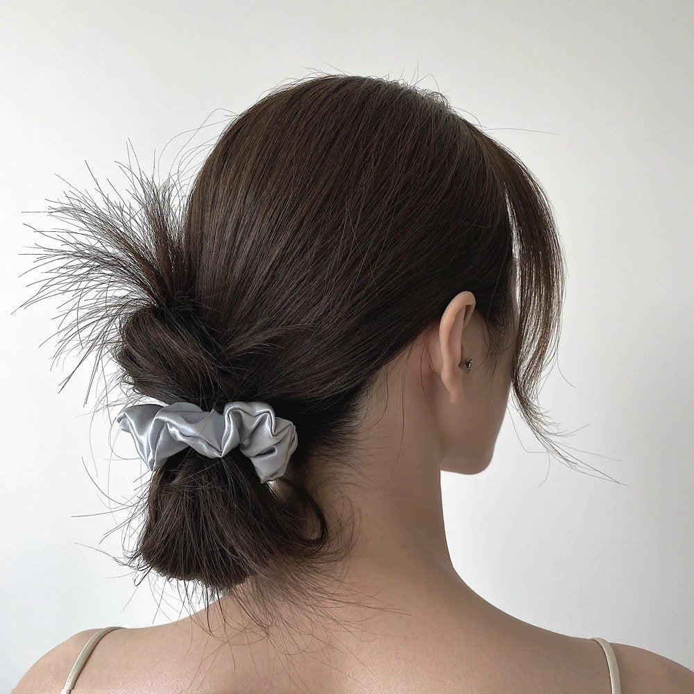 Jedwabna gumka do włosów scrunchie Sliver Star